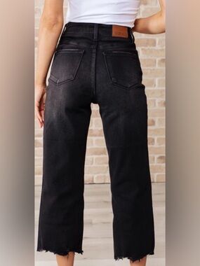 Judy Blue Black Wide Leg Crop Denim Jeans Women’s Size 63/26 Zipper Fly Raw Hem
